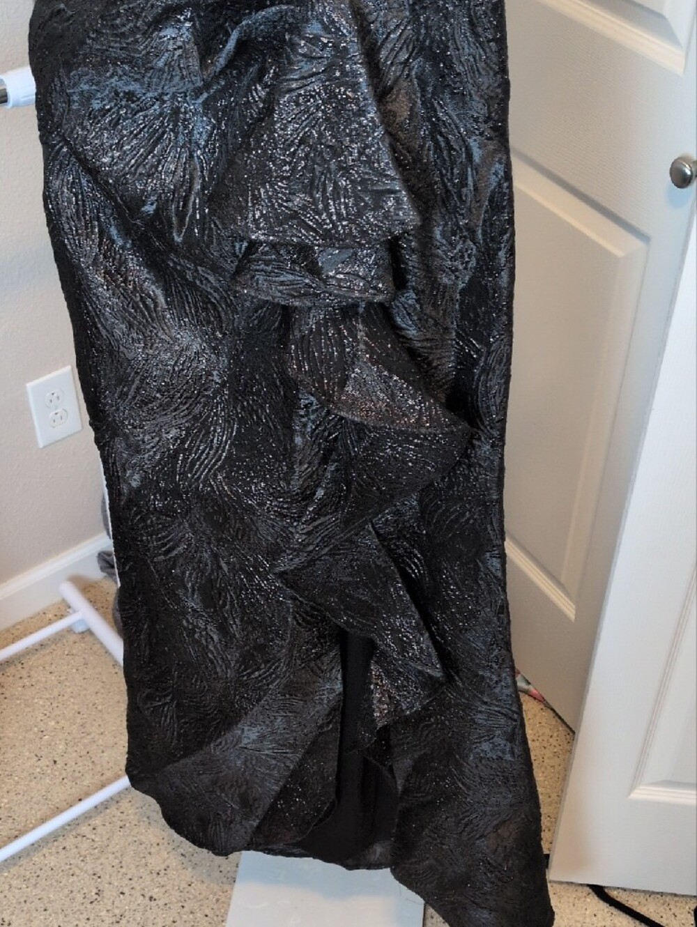Xscape One-Shoulder Black Textured Evening Dress Size 12 DEFECT - Picture 2 of 10